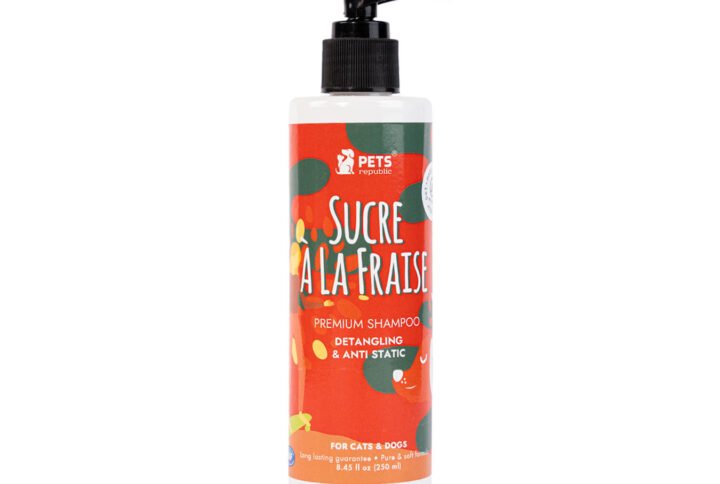 Pets Republic premium shampoo bottle with pump, featuring detangling and anti-static properties, labeled ‘Sucre A La Fraise’, suitable for cats and dogs