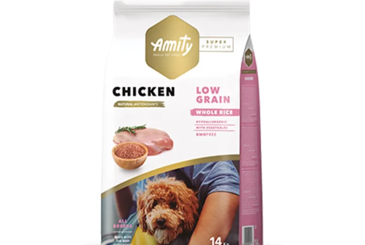 Front view of Amity Super Premium Low Grain Chicken Dog Food bag, highlighting its hypoallergenic formula and joint-supporting nutrients.