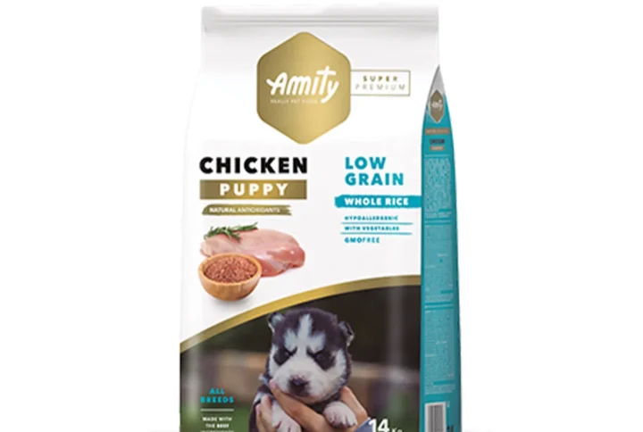 Front view of Amity Super Premium Low Grain Puppy Chicken Dog Food bag, highlighting its hypoallergenic formula and growth-supporting nutrients.