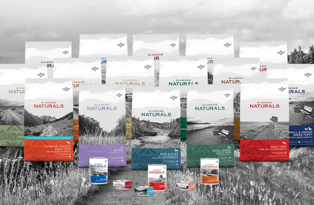 Display of various Diamond Naturals pet food bags and cans, showcasing the product range including the kitten formula.