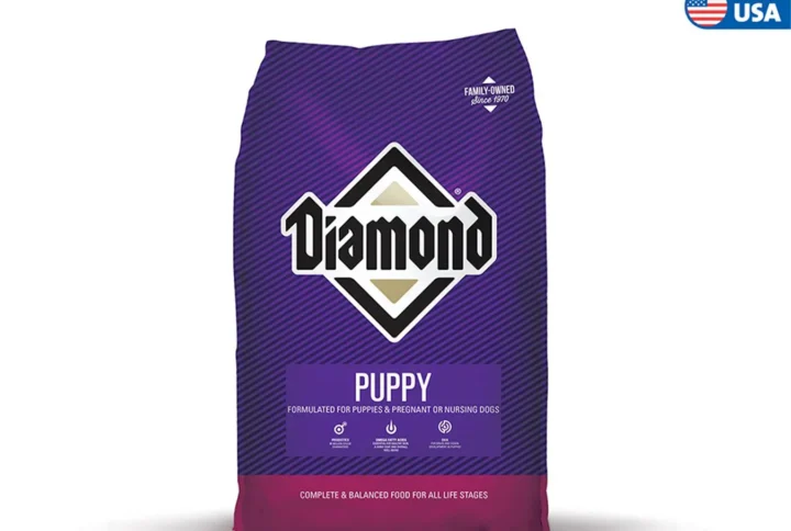 Studio shot of the Diamond Premium Puppy bag. The packaging features the classic Diamond design in a clean, modern style with bold typography, emphasizing "Diamond Premium Puppy" and nutritional callouts. Ideal for providing complete and balanced nutrition for growing puppies.